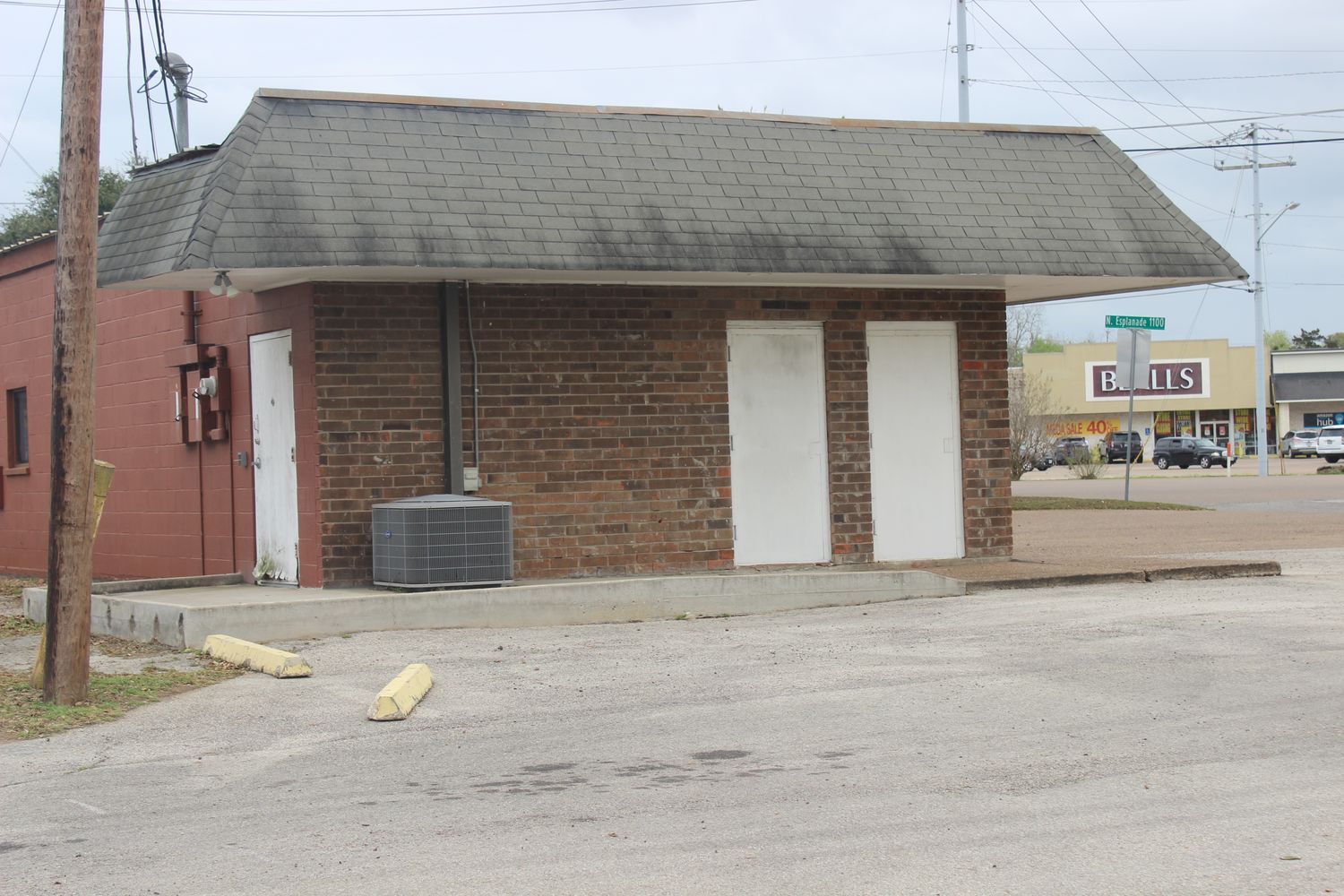 1108 N Esplanade St, Cuero, TX 77954
